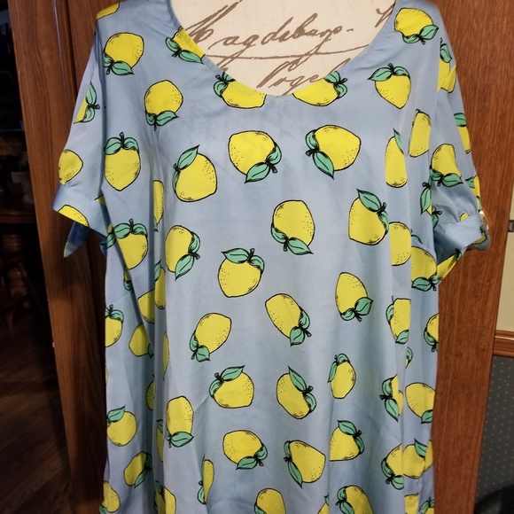 Modcloth Tops - Modcloth lemon design 🍋 top, blouse